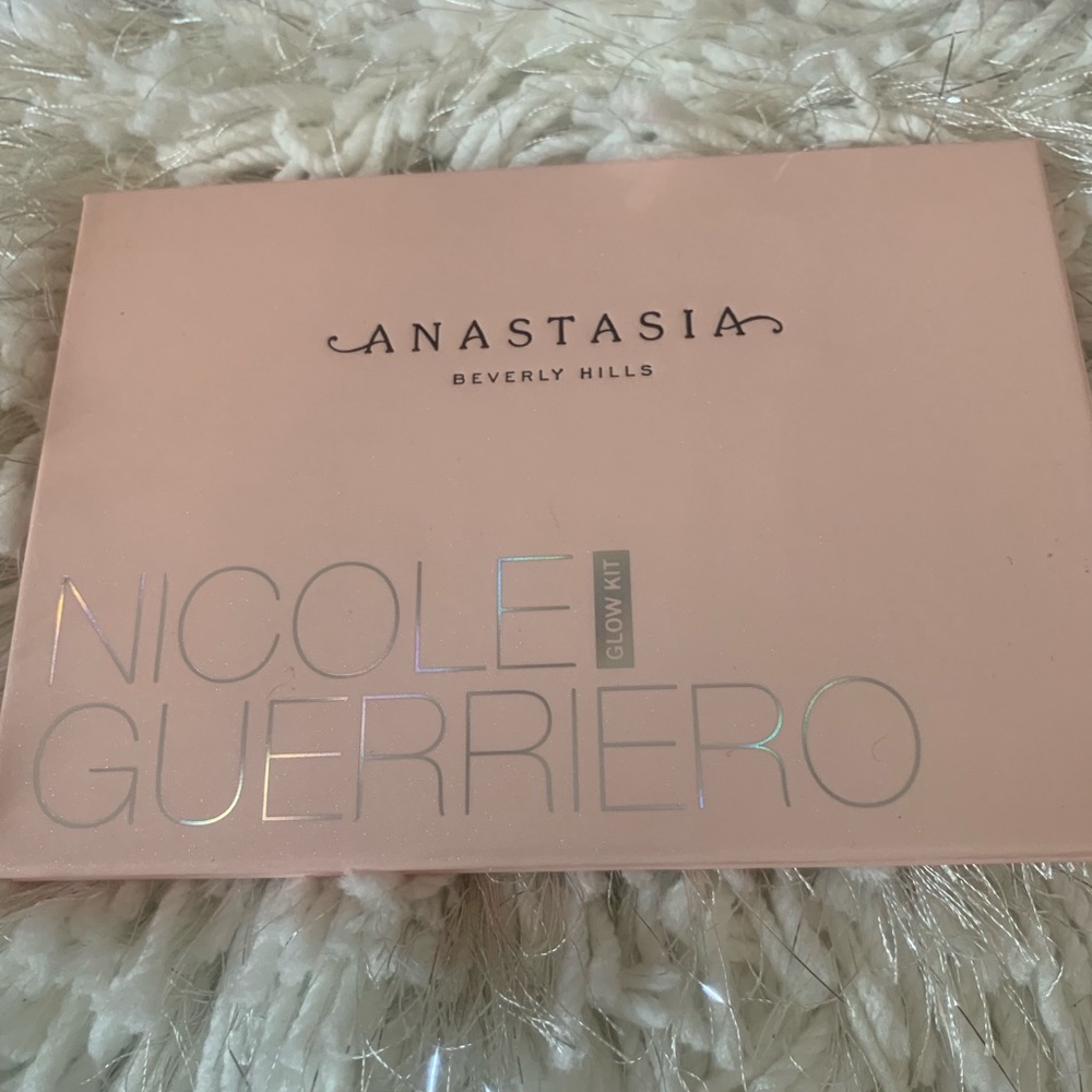 Anastasia Beverly Hills Nicole Guerrero Glow Kit